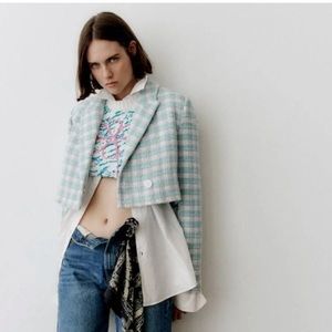 Size M ZARA  cropped blazer